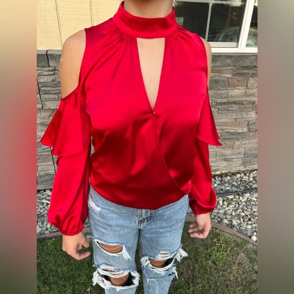 Bisou Bisou Red Cold Shoulder Top - Picture 5 of 7